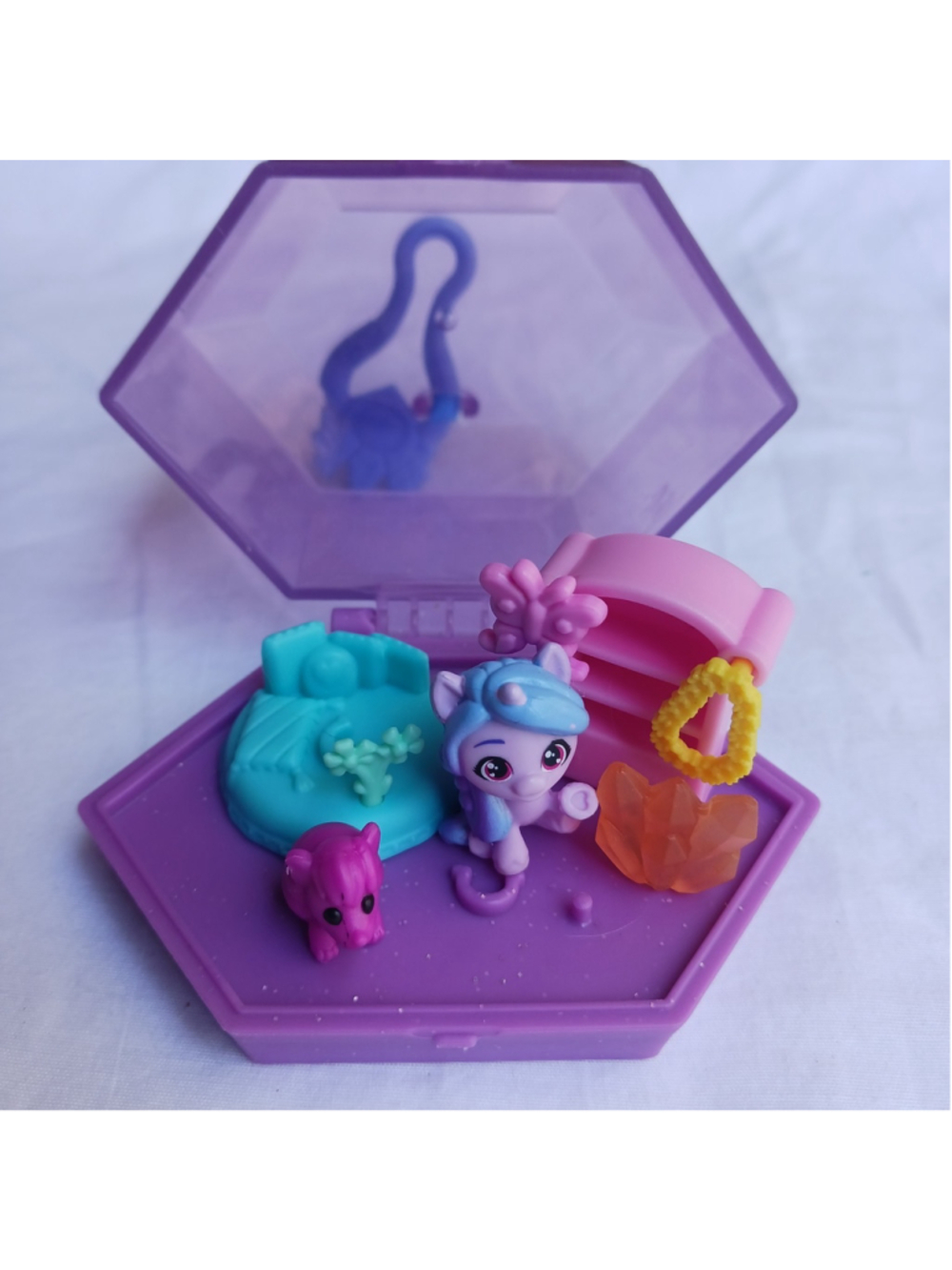 My Little Pony Mini World Magic Crystal Keychain Izzy Moonbow Portable Playset